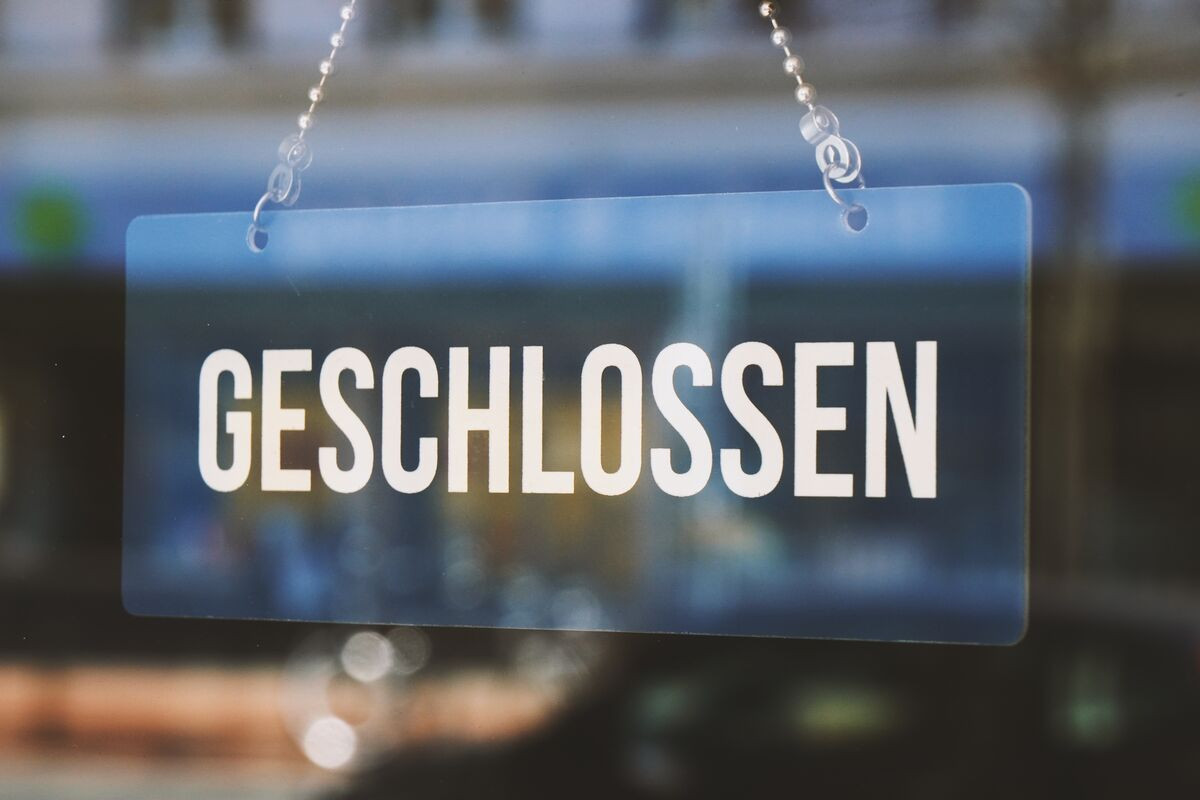 Auf einem Schild steht "geschlossen"